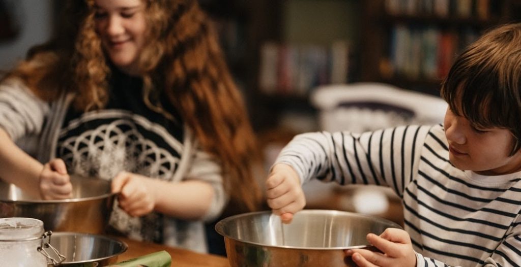 kids-in-kitchen-cutting-board-and-bowl