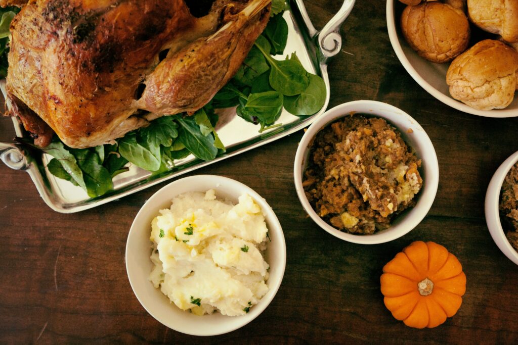 thanskgiving-turkey-mashed-potato-and-bread