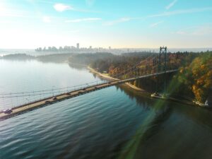 vancouver-bird's-eye-view-of-bridge-and-the-city-beside-the-sea