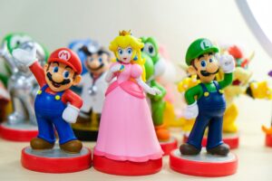 figurines-of-mario-luigi-princess-peach-with-other-characters